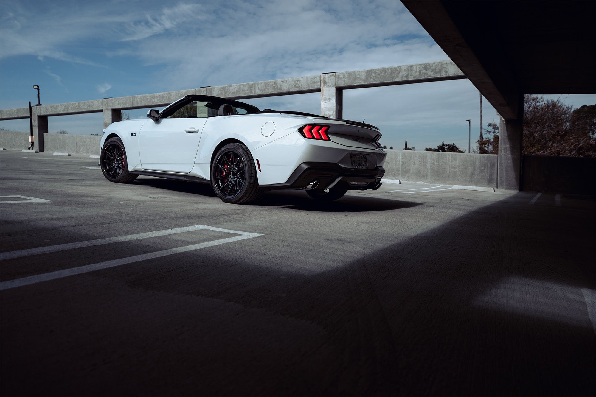 Blaque Diamond BD-F20 Gloss Black