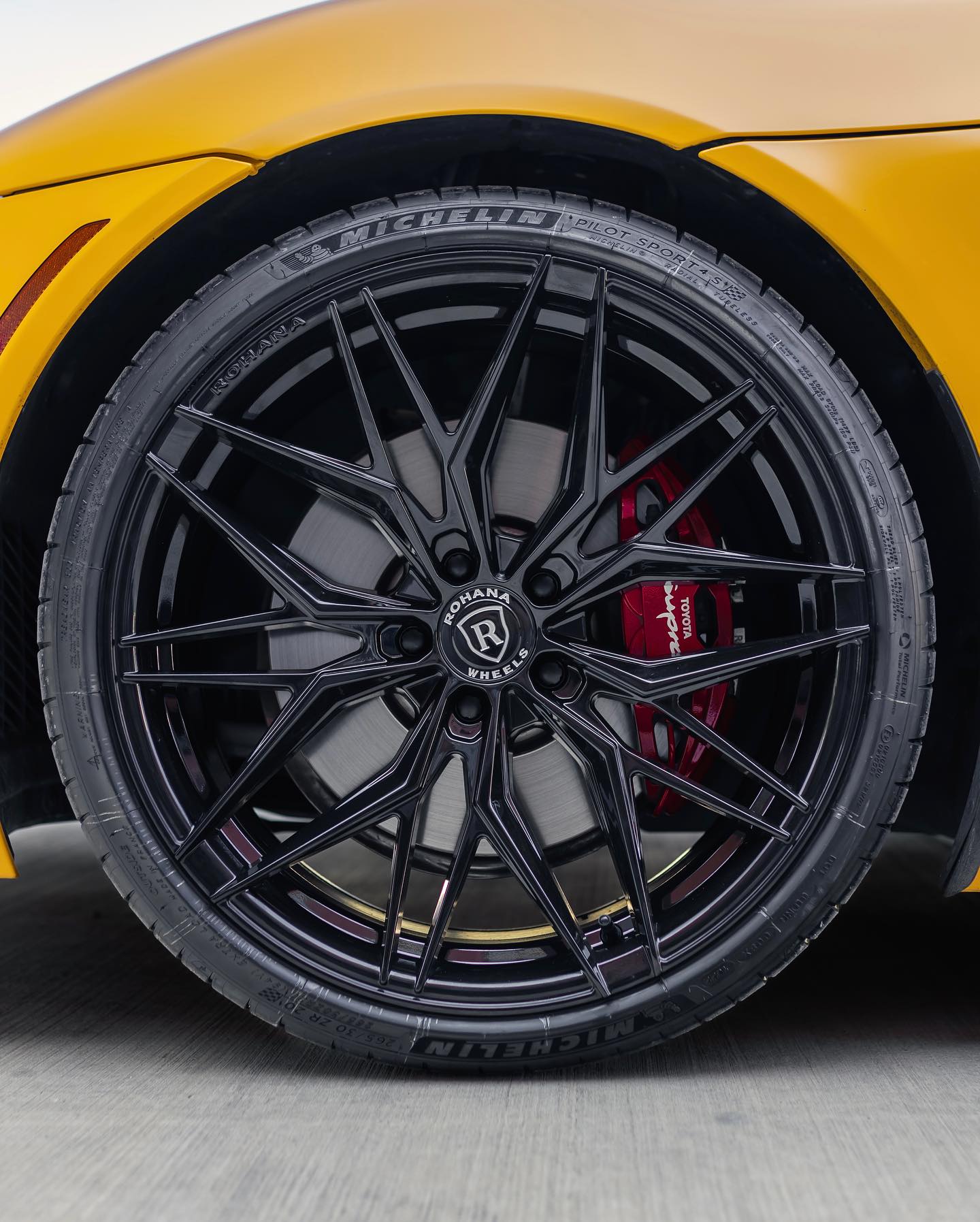 Rohana RFX17 Gloss Black