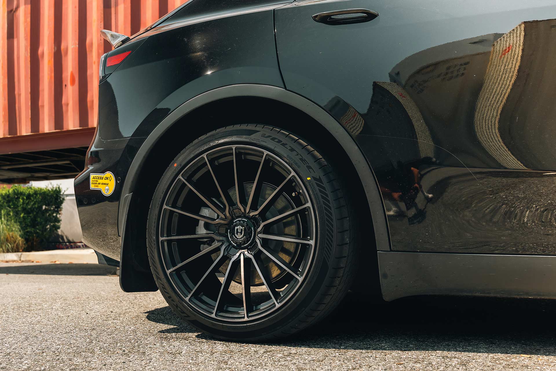 Curva CFF75 Gloss Black Machined Face Dark Tint