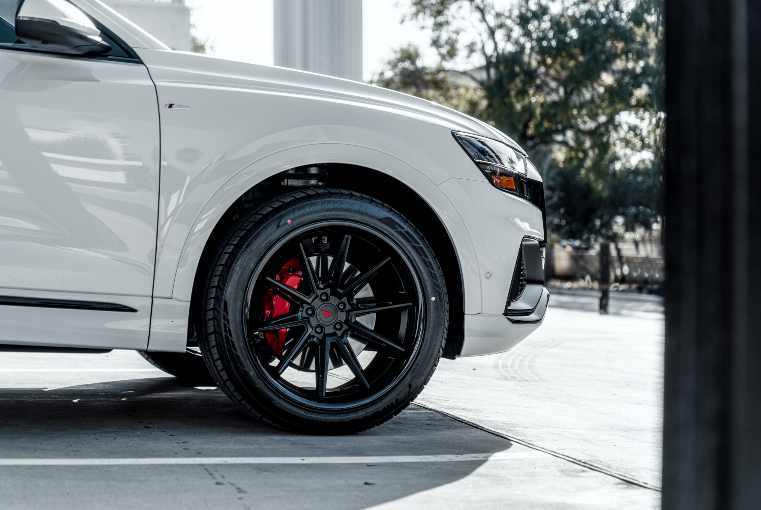 Ferrada CM2 Matte Black w/ Gloss Black Lip