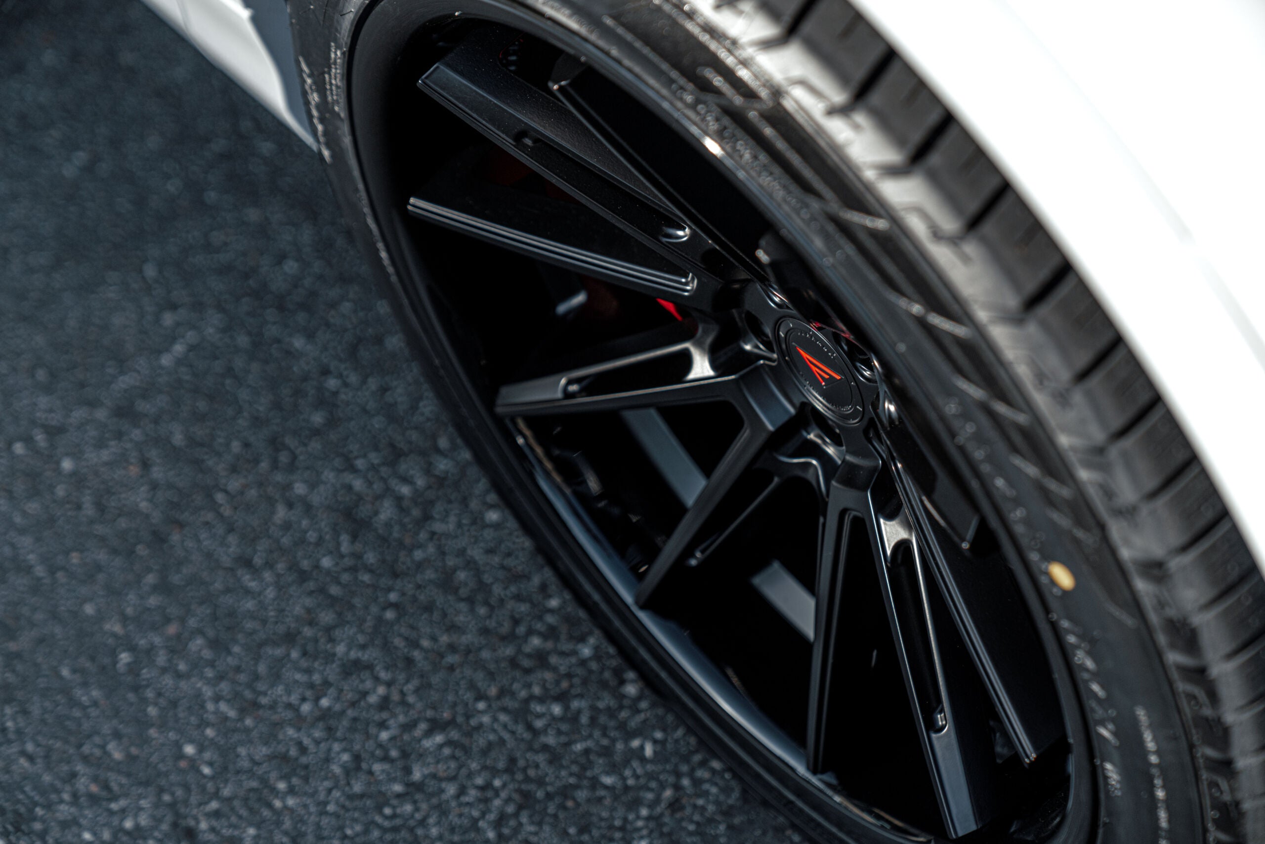 Ferrada CM2 Matte Black w/ Gloss Black Lip