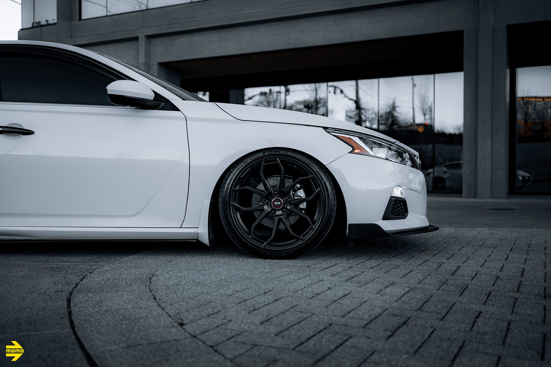Nissan Altima - MOMO Anzio Satin Black