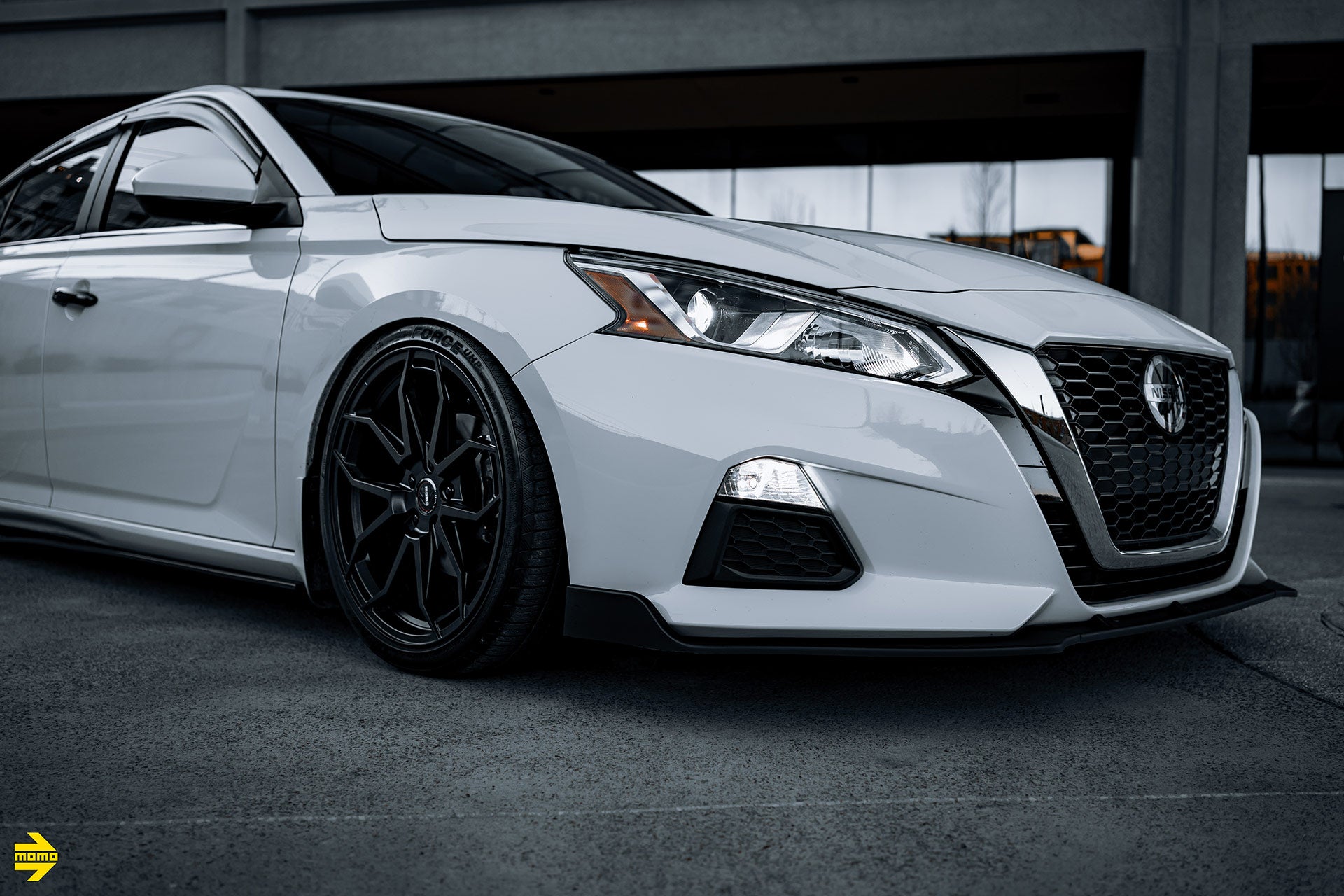 Nissan Altima - MOMO Anzio Satin Black