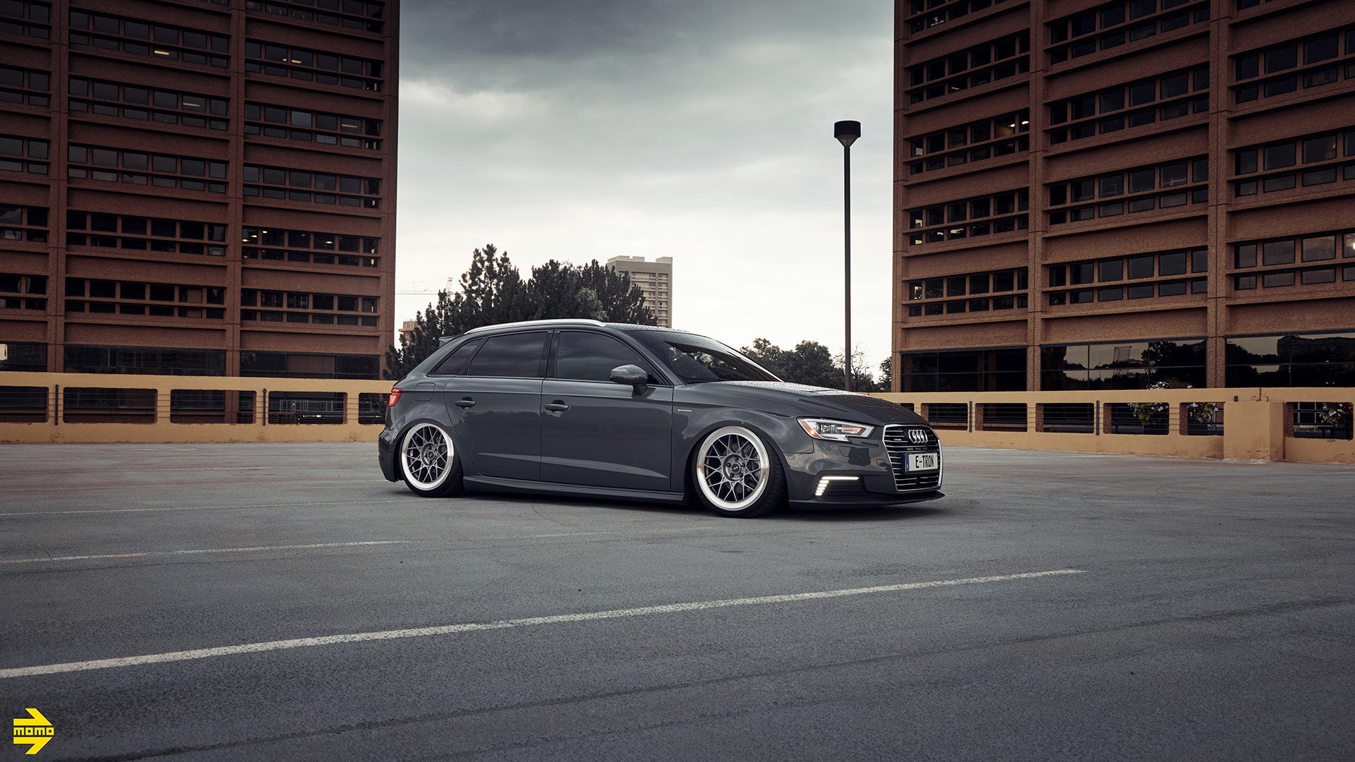 Audi E-Tron Wagon - Momo Ferrara Gloss Anthracite 