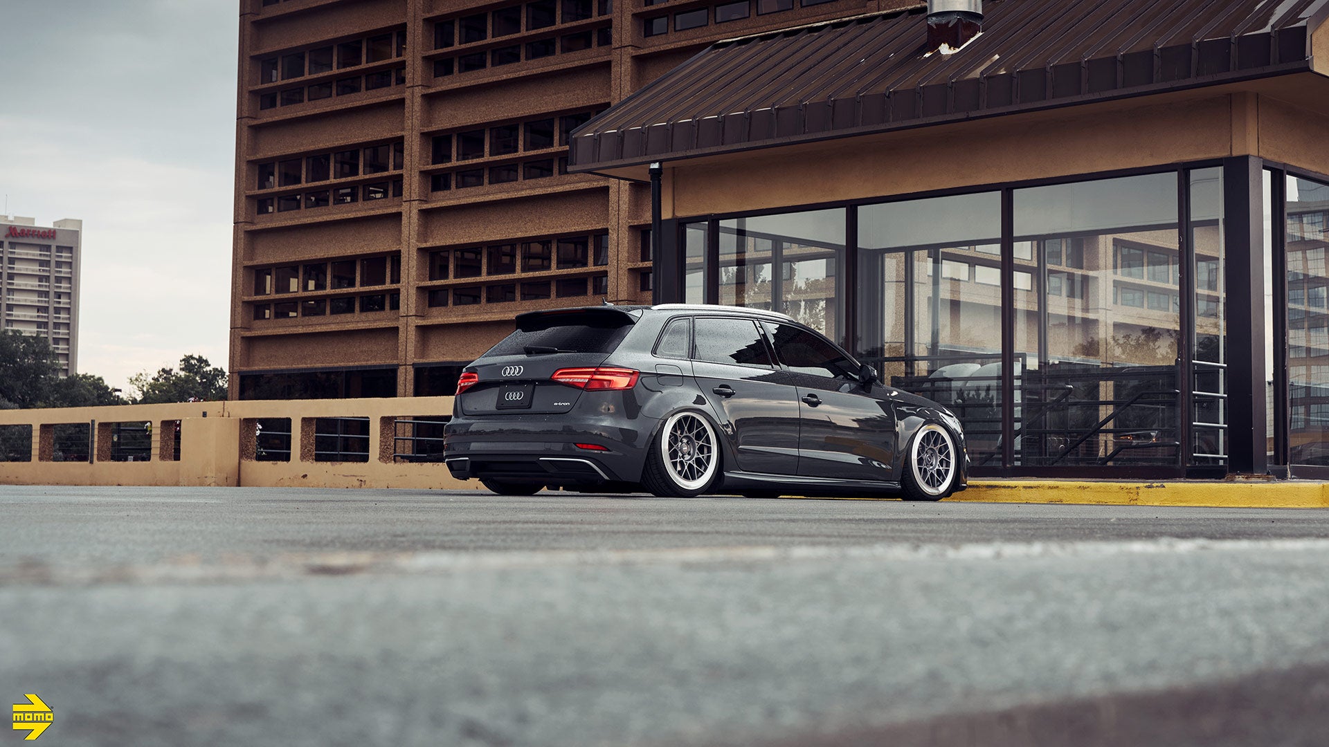 Audi E-Tron Wagon - Momo Ferrara Gloss Anthracite 