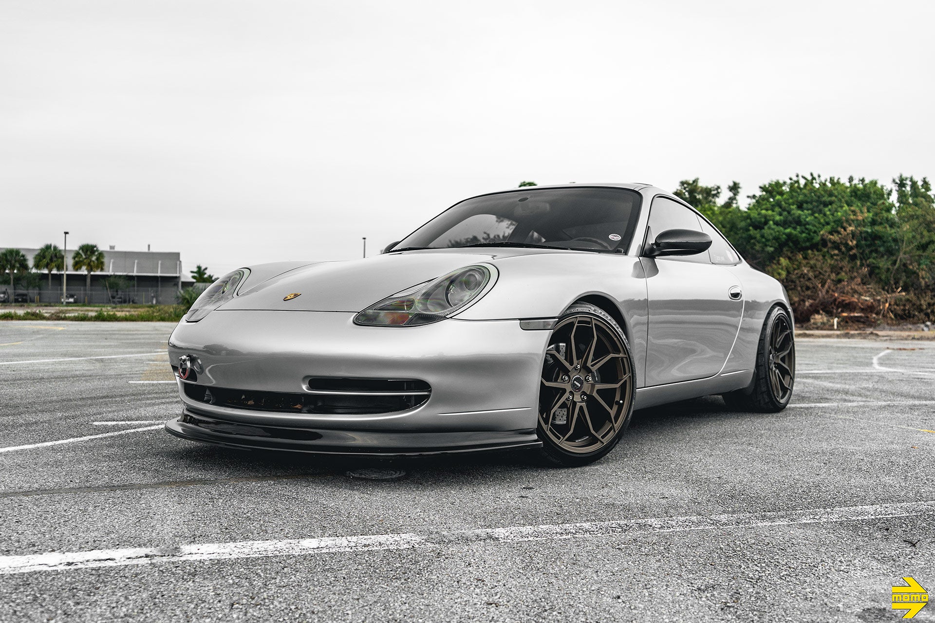 Porsche 996 - Momo Anzio Satin Bronze